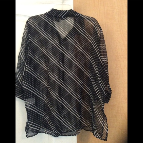 Black/White striped sheer top plus 18W/20W(2/$20) - Picture 7 of 7